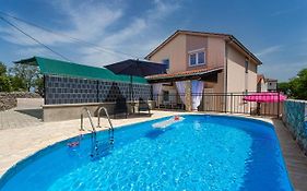 Apartment With A Private Swimming Pool, Garden & Bbq